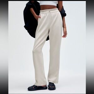 Lululemon Softstreme High Rise Sweatpant in Bone